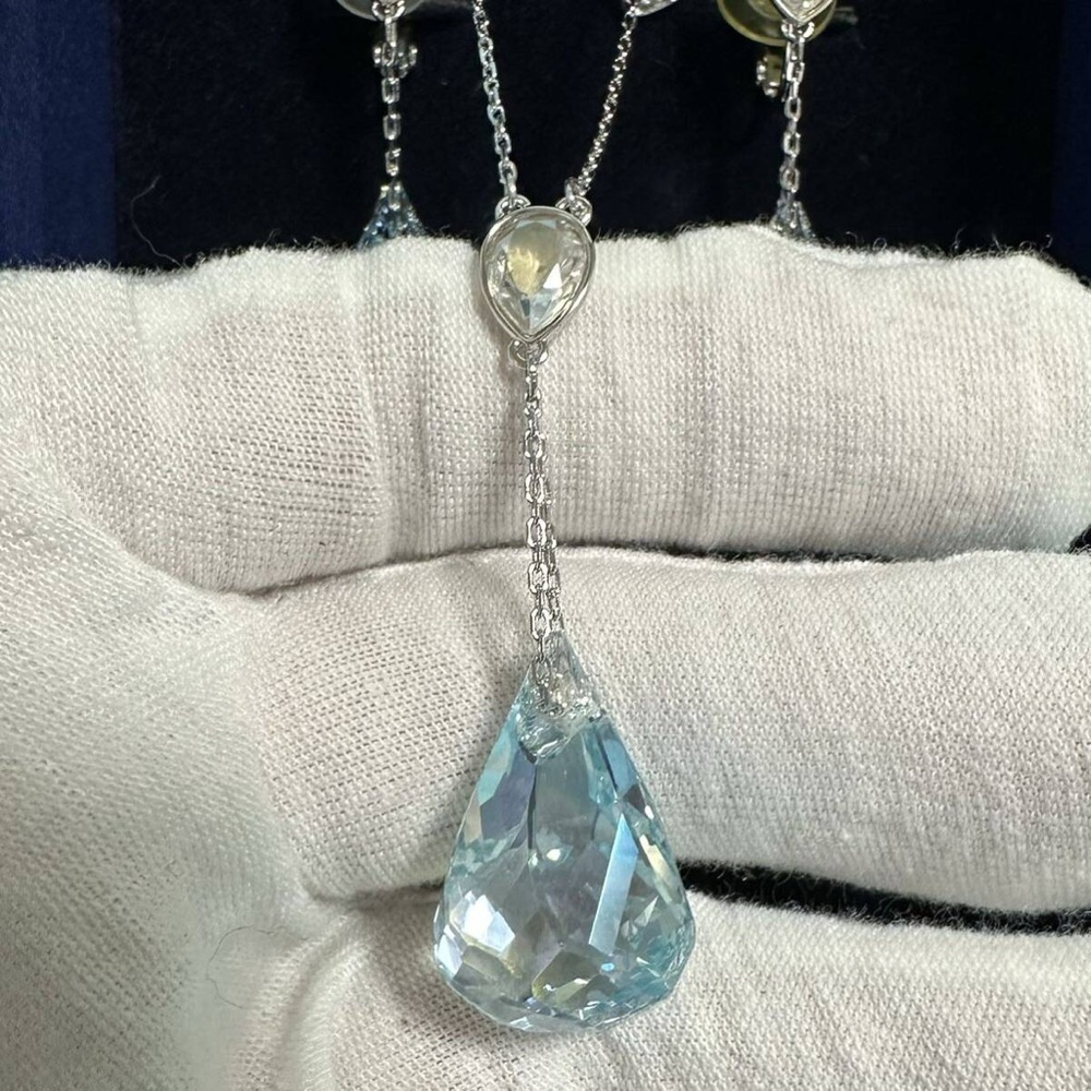 RETIRED, RARE, Authentic Swarovski Lunar Light Azore Moonlight Necklace. BNIB.